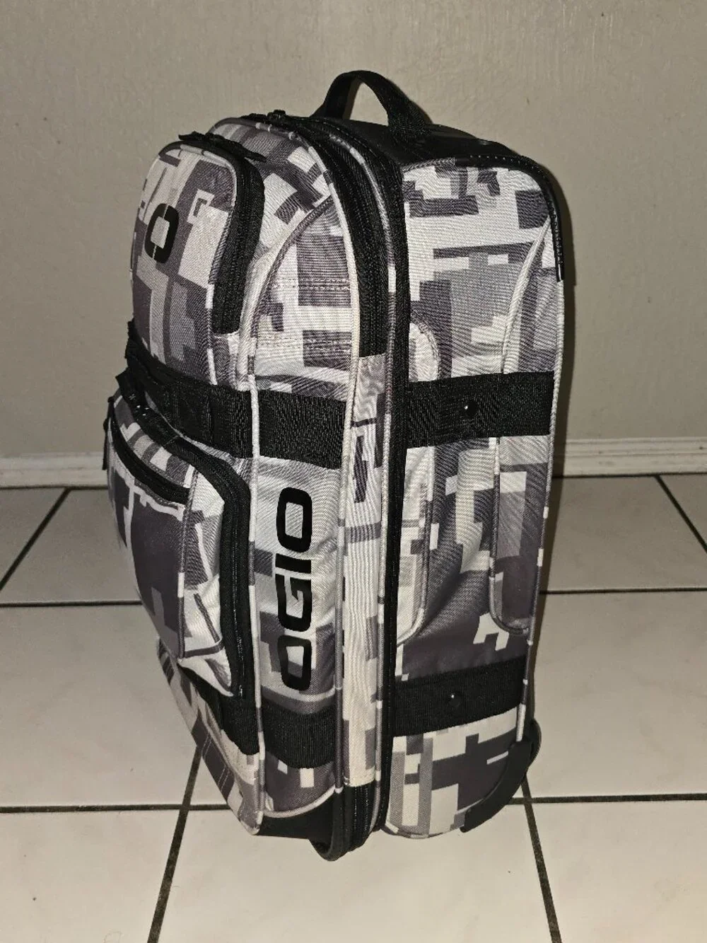 Ogio Layover Travel Cyber Camo 22